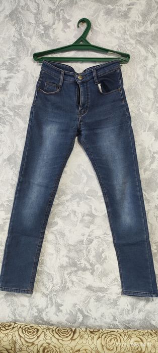 Продам джинсы утепленые на подростка