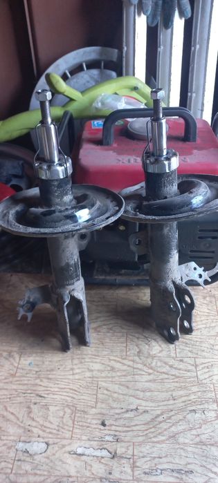 Стойки на камри 50