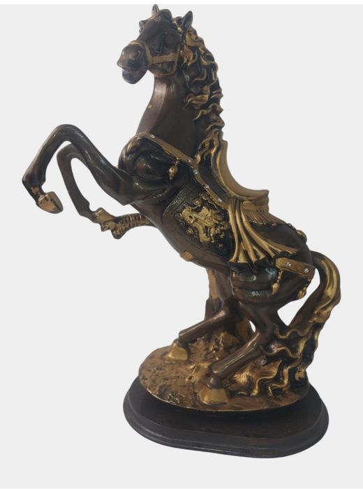 Чёрный голдовый сувенир лощадь для подарки.