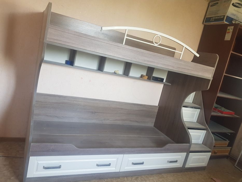 Двухъярусная кровать