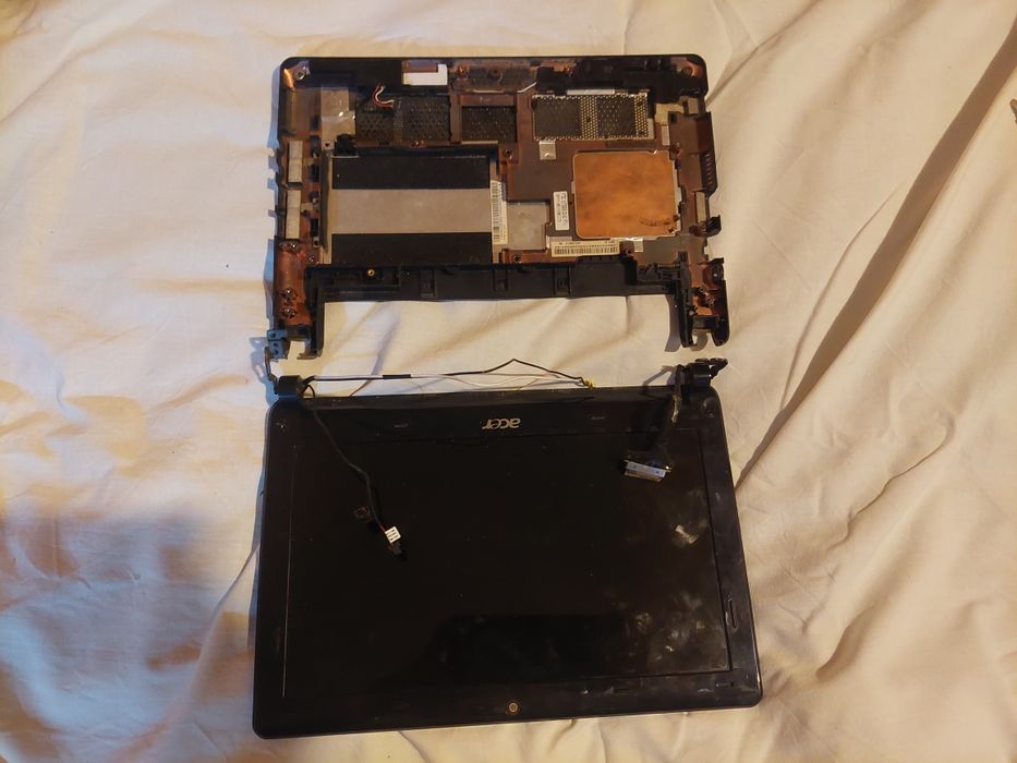 Продавам Acer aspire one и benq joy book lite U101 на части