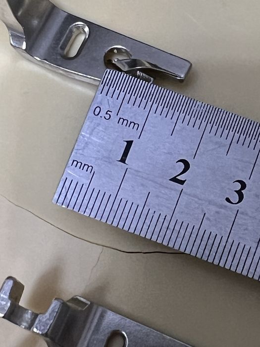 Лапки универсальные для швейных машин,новые  металические.