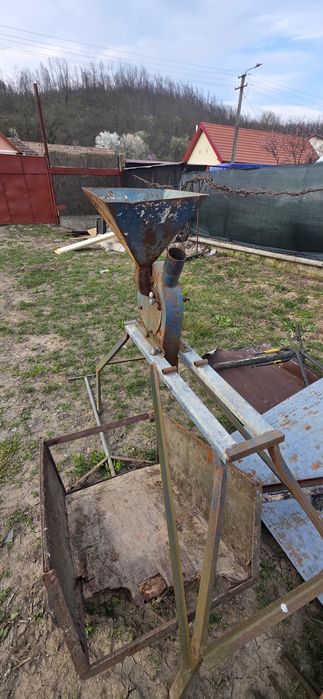 Moara Veche cu ciocane