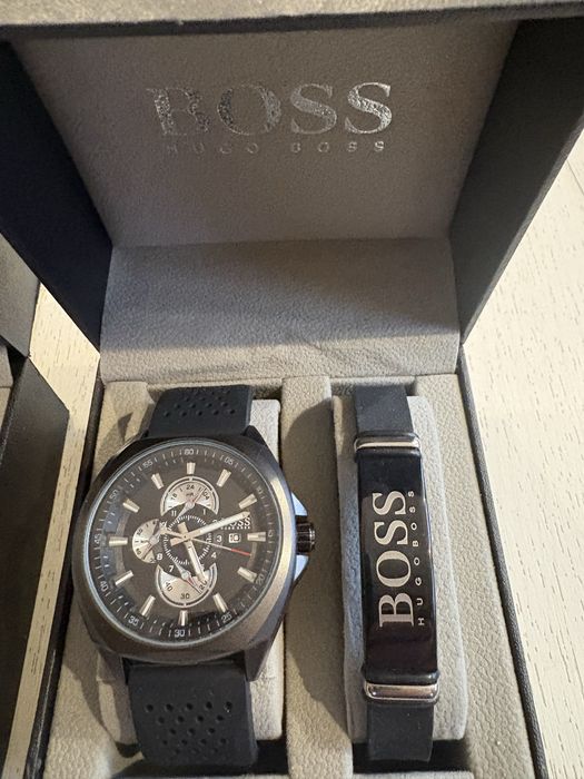 Часвници BOSS с гривна
