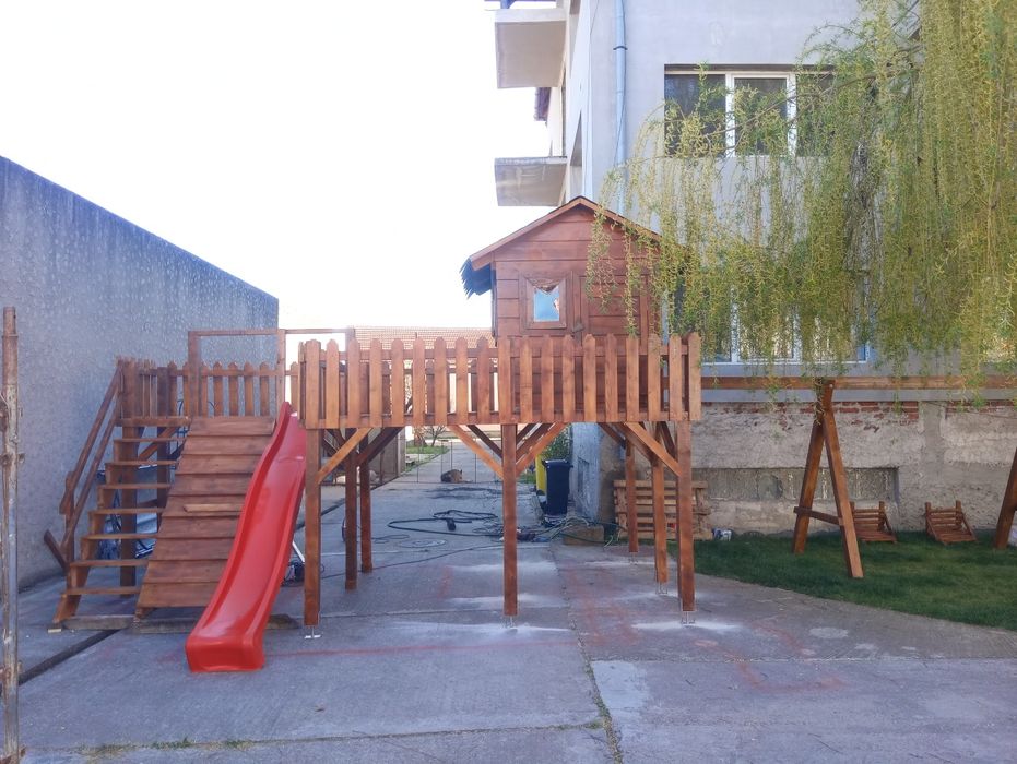 Căsuță pentru copii ( loc de joacă)