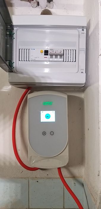 Зарядное устройсяво для электромобилей