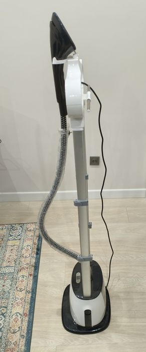 Паровый утюг для одежды