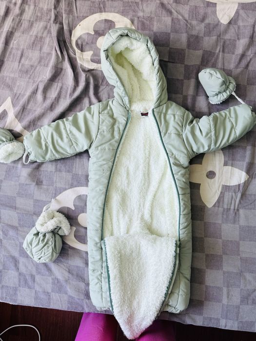 Детский зимний комбинезон.