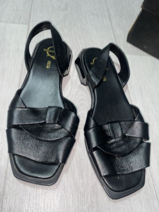 Продам летние кожаные Босоножки новые