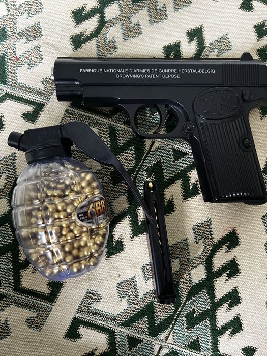 Продаю игрушечный пистолет