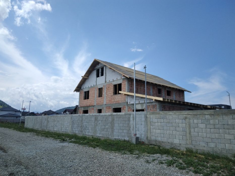 Construcții la roșu