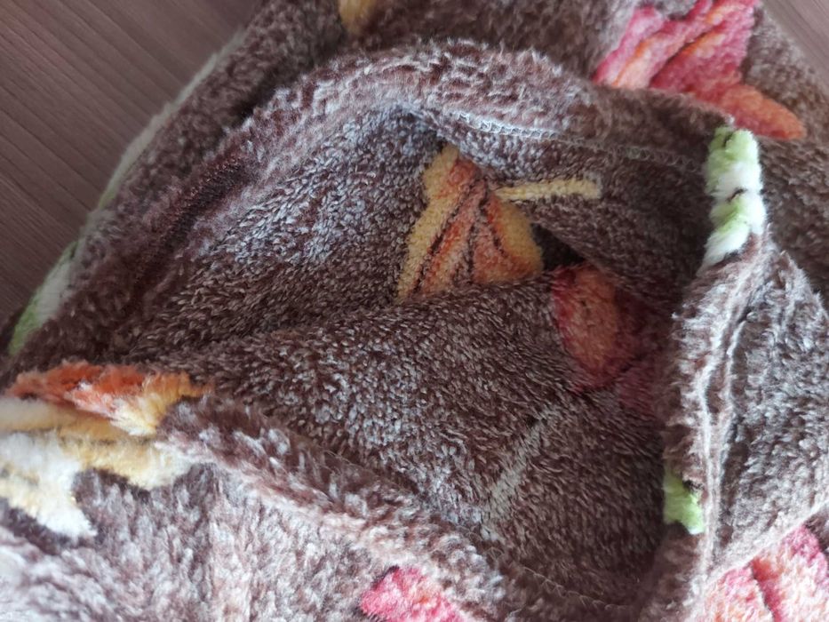 Плед 150 × 200 см. Тонкий.