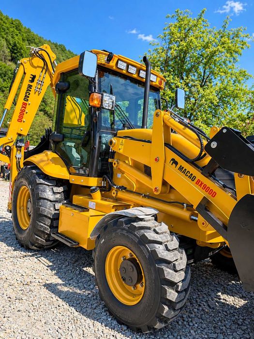 Buldoexcavator 9tone 4x4 cu brat telescopic