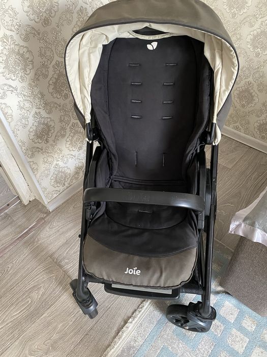 Продам коляску joie