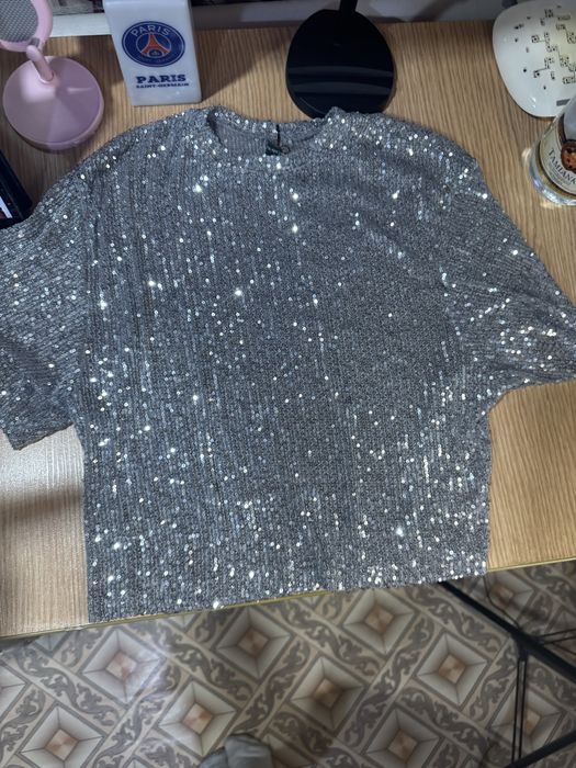 Продам кофточку в пайетках