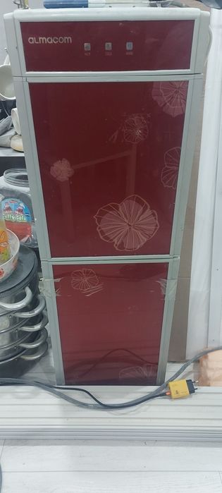 Продаётся  прихожка  и  деспенцор