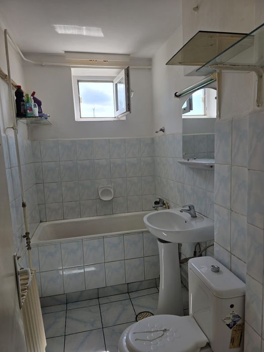 Apartament 2 camere decomandat. Constanța,  Zona complex Abator.