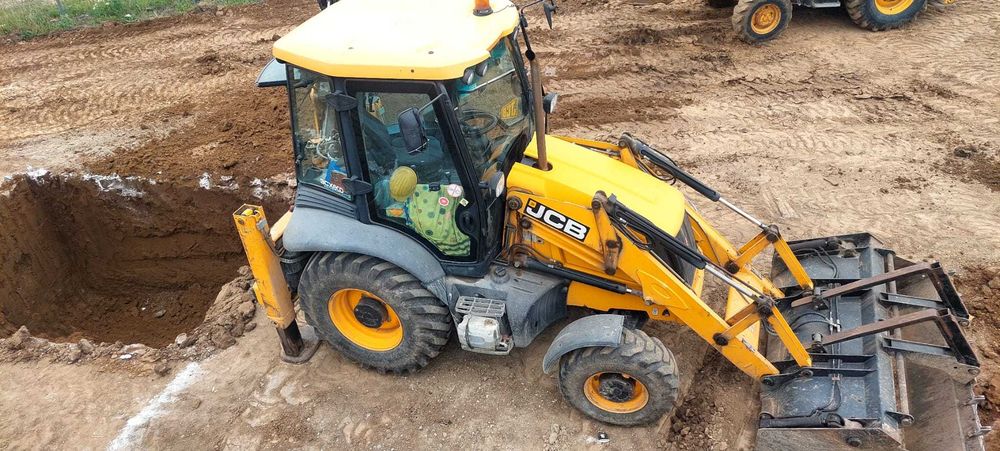 buldoexcavator de inchiriat , picon , demolari