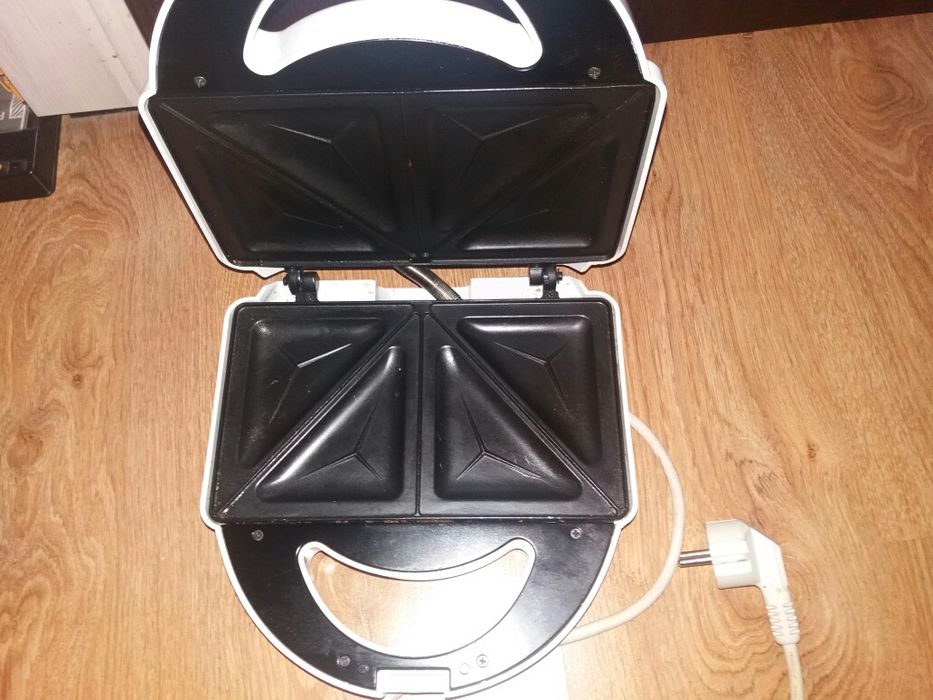 Тостер за сандвичи