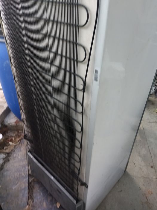 Хладилна витрина вертикална