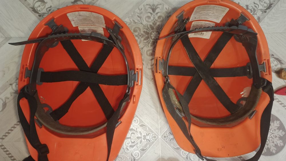 Продам перчатки каски