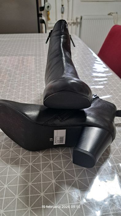 Cizme din piele , noi design italian , cumpărate în Italia .