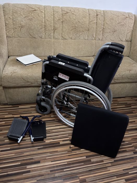 Scaun rulant pliabil handicap dizabilitati (ca nou)
