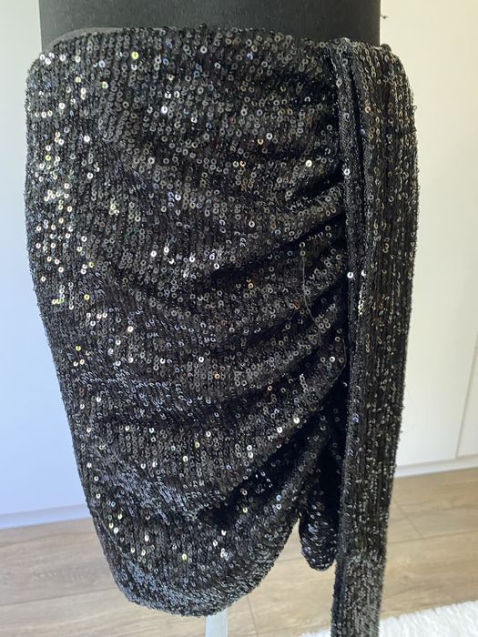 Fusta elastica, cu paiete