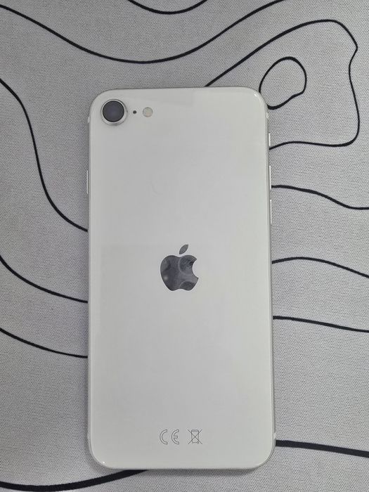 Продаю iPhone SE 2020