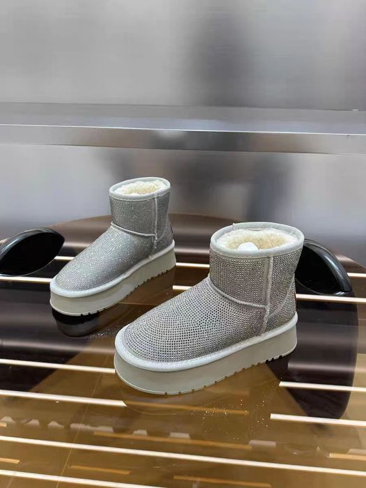 UGGI в наличии есть