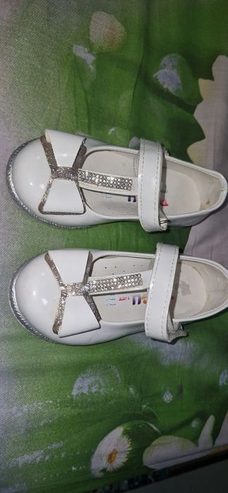 Продам детские туфельки