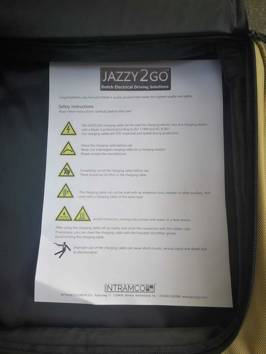 кабел за зареждане на автомобил Тип 2 към Тип 1, най-висок клас.