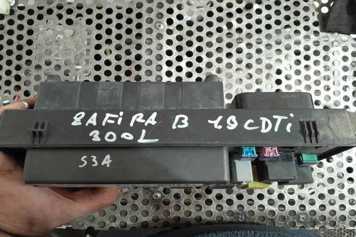 Panou sigurante bord 13250232 Opel Zafira B