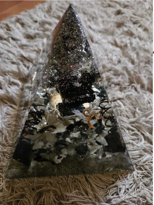 Piramida orgon yng yang 16,5x 16 handmade