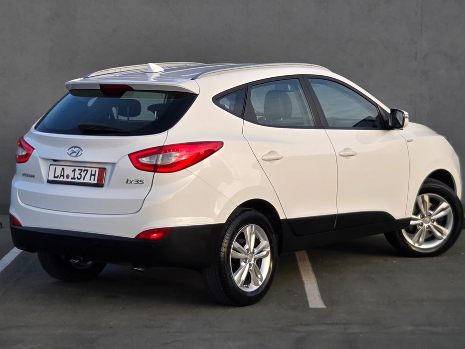 Hyundai IX35 Facelift/ 2.0 GDI / Benzină / 166 Cp / Bixenon / Led / Cameră / Navi/ Park Assist / Banchete Încalzite/ Cârlig / Manuală 6+1 / Alb / 2015