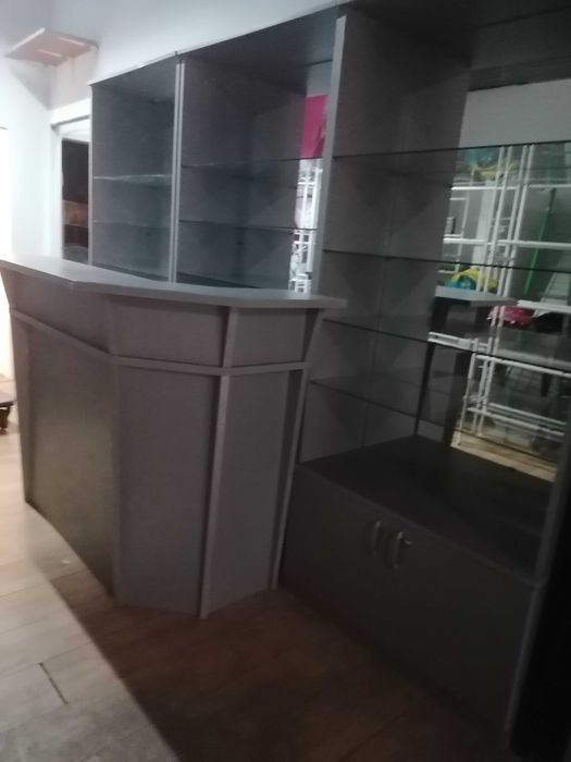 Стелажи за магазин