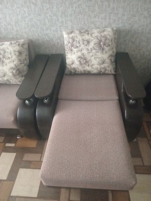 Продам угловой диван + кресло