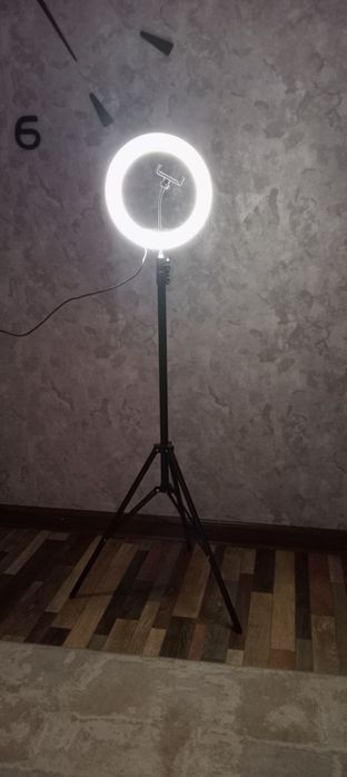 Продаю кольцевую лампу