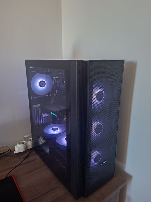 PC Gaming nou, I5 12400, Mb Gigabyte b760M DS3H, 32Gb DDr4  3200Mhz, 2 x M2 1 TB, 1Tb Hdd WD,  Gtx 1070 8gb 256 bit G1 gaming, Carcasa Gaming