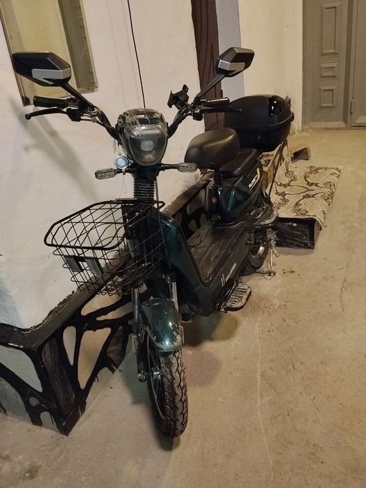 Muraveynik va skuter sotiladi.