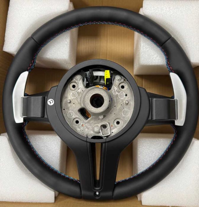 BMW Спортен Волан M с Цветни Конци – F10/ F11/ F06/ F13/ F01/ F07