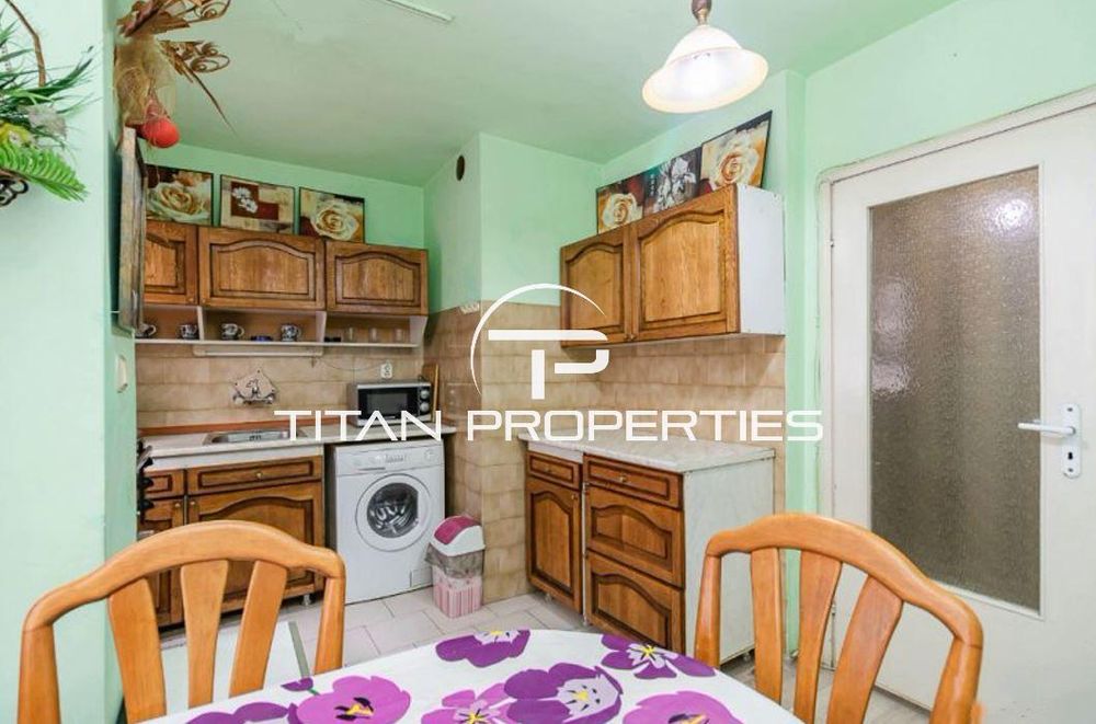 Дава се под наем Тристаен апартамент в Варна, Спортна зала - 90 кв.м за 562 € - Снимка #2