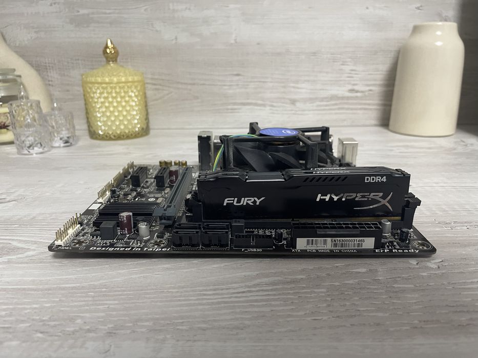 Placa de baza + procesor + memorii RAM