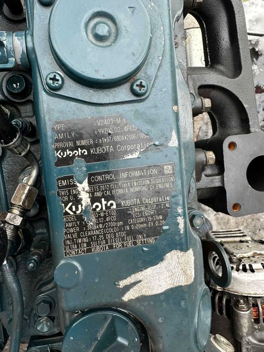 Motor reconditionat Kubota V2403 pentru excavator incarcator, piese motor