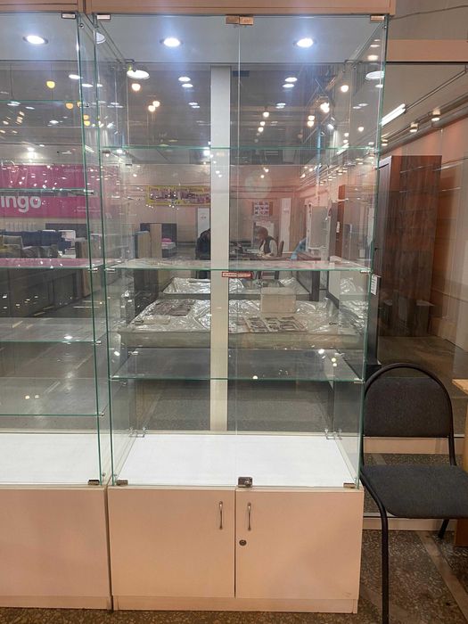 Стеклянная витрина