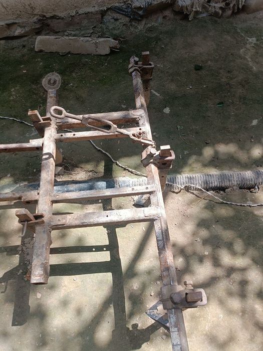 Yurib turgan mini traktor