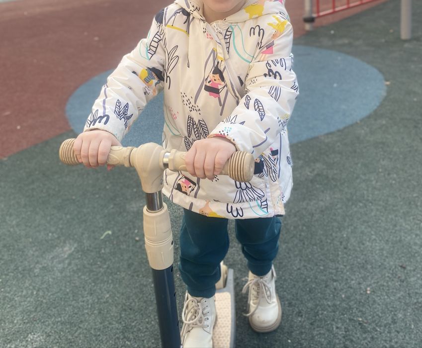 Продам куртку на девочку