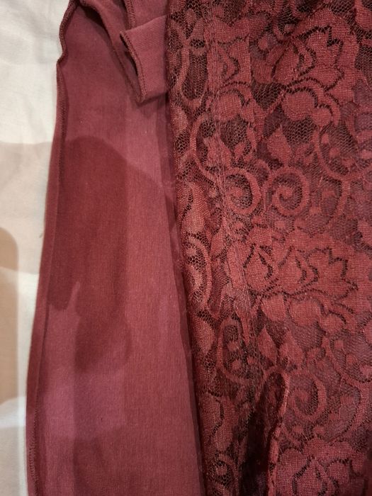 Червена дантелена блуза