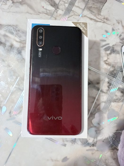 Продается cотовый телефон Vivo Y 12 на 64 Гб на 2 сим карты, с коробко