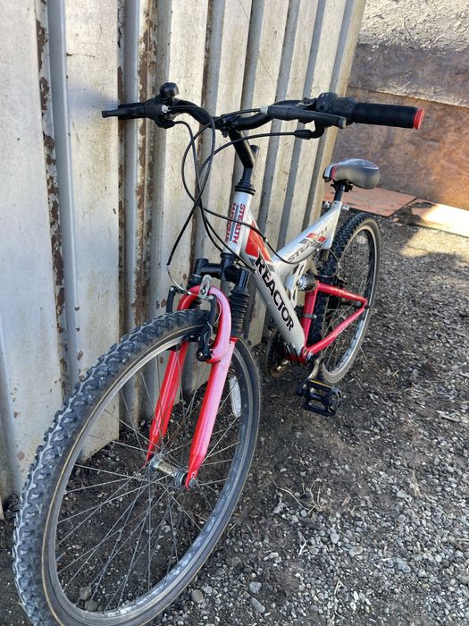 Bicicleta reactor cu suspensii roti 26”